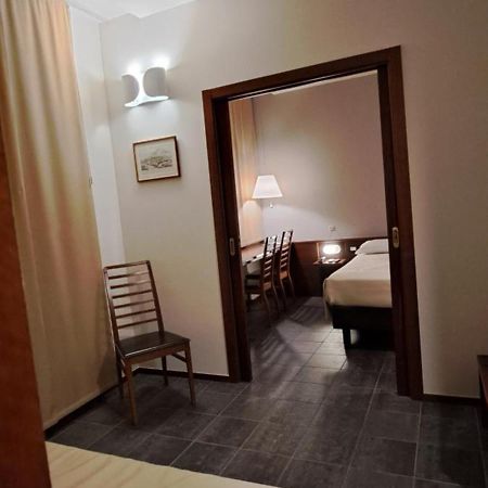 Hotel Mariani Єзі Екстер'єр фото