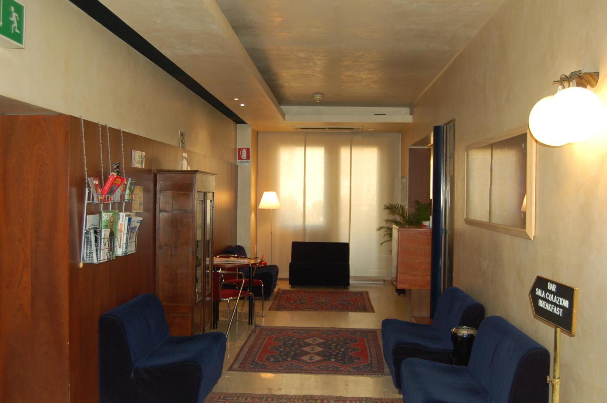 Hotel Mariani Єзі Екстер'єр фото