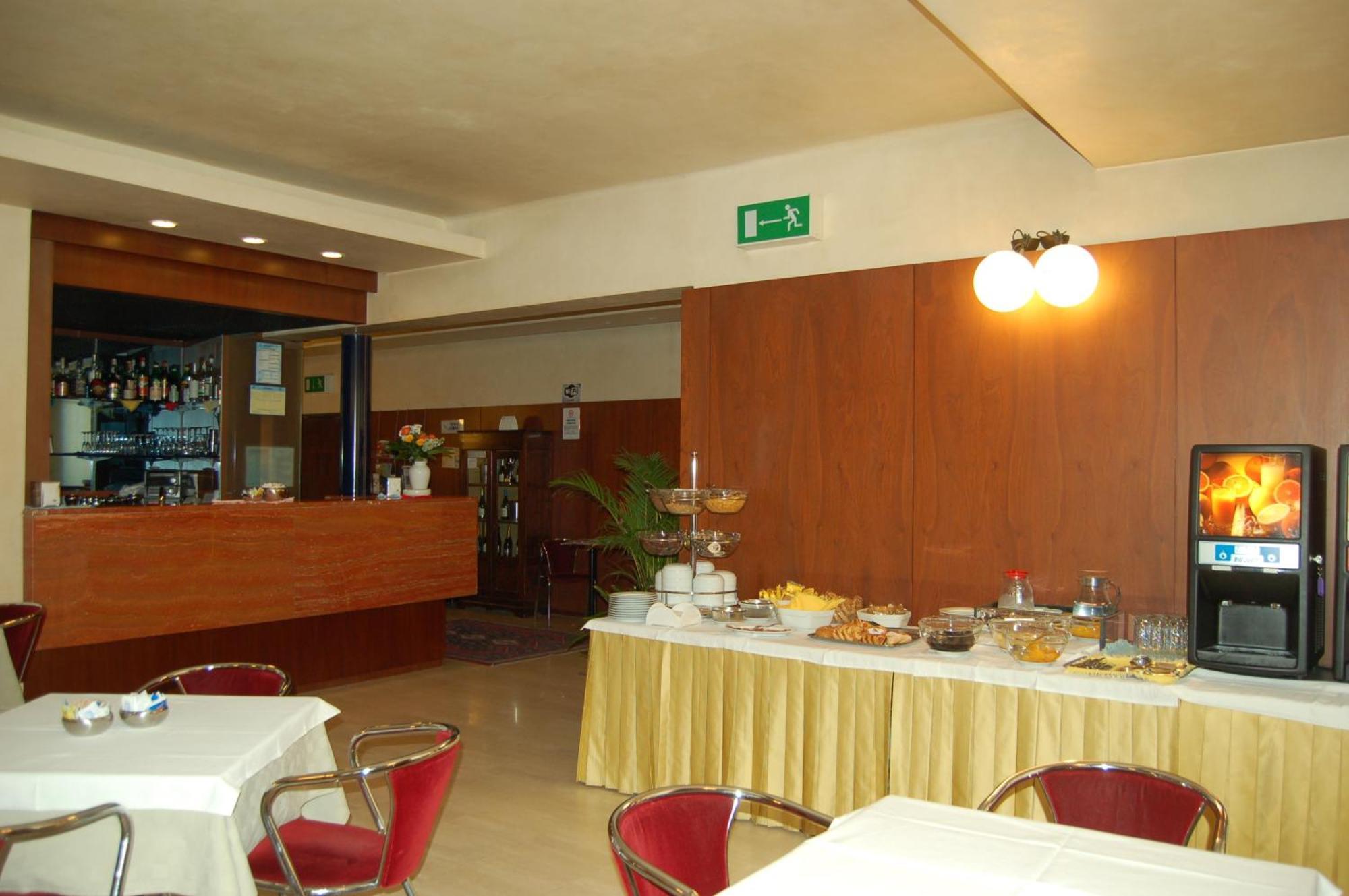 Hotel Mariani Єзі Екстер'єр фото