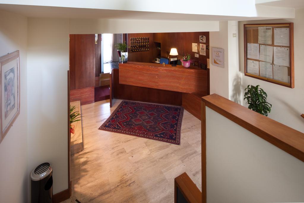 Hotel Mariani Єзі Екстер'єр фото