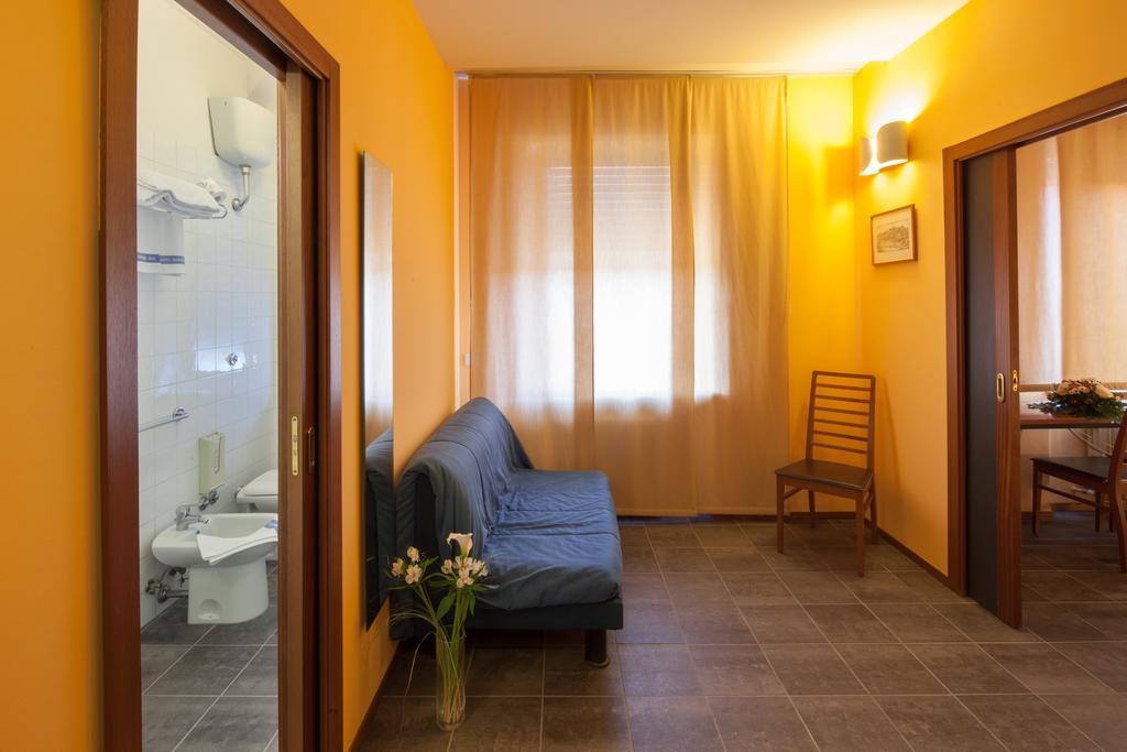 Hotel Mariani Єзі Екстер'єр фото
