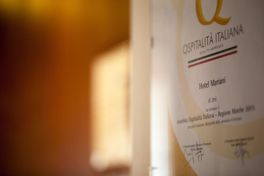 Hotel Mariani Єзі Екстер'єр фото