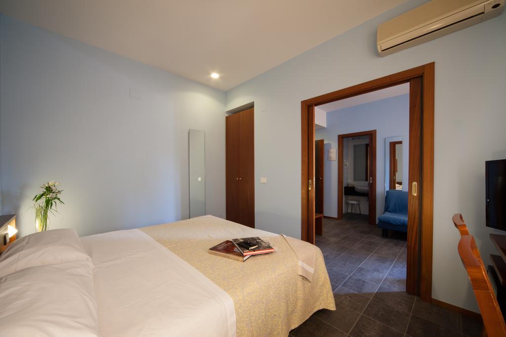 Hotel Mariani Єзі Екстер'єр фото