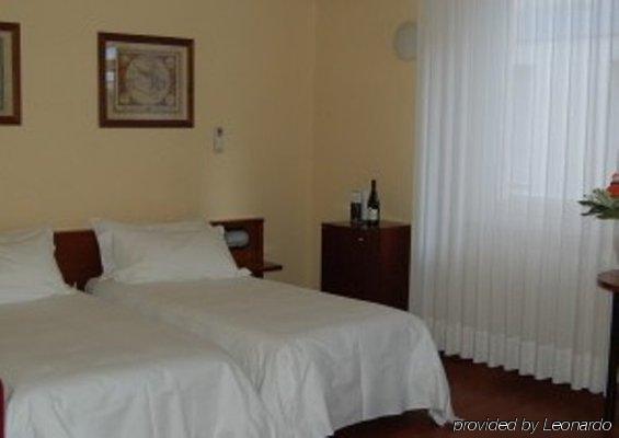 Hotel Mariani Єзі Екстер'єр фото