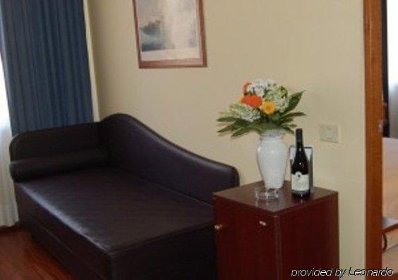 Hotel Mariani Єзі Екстер'єр фото