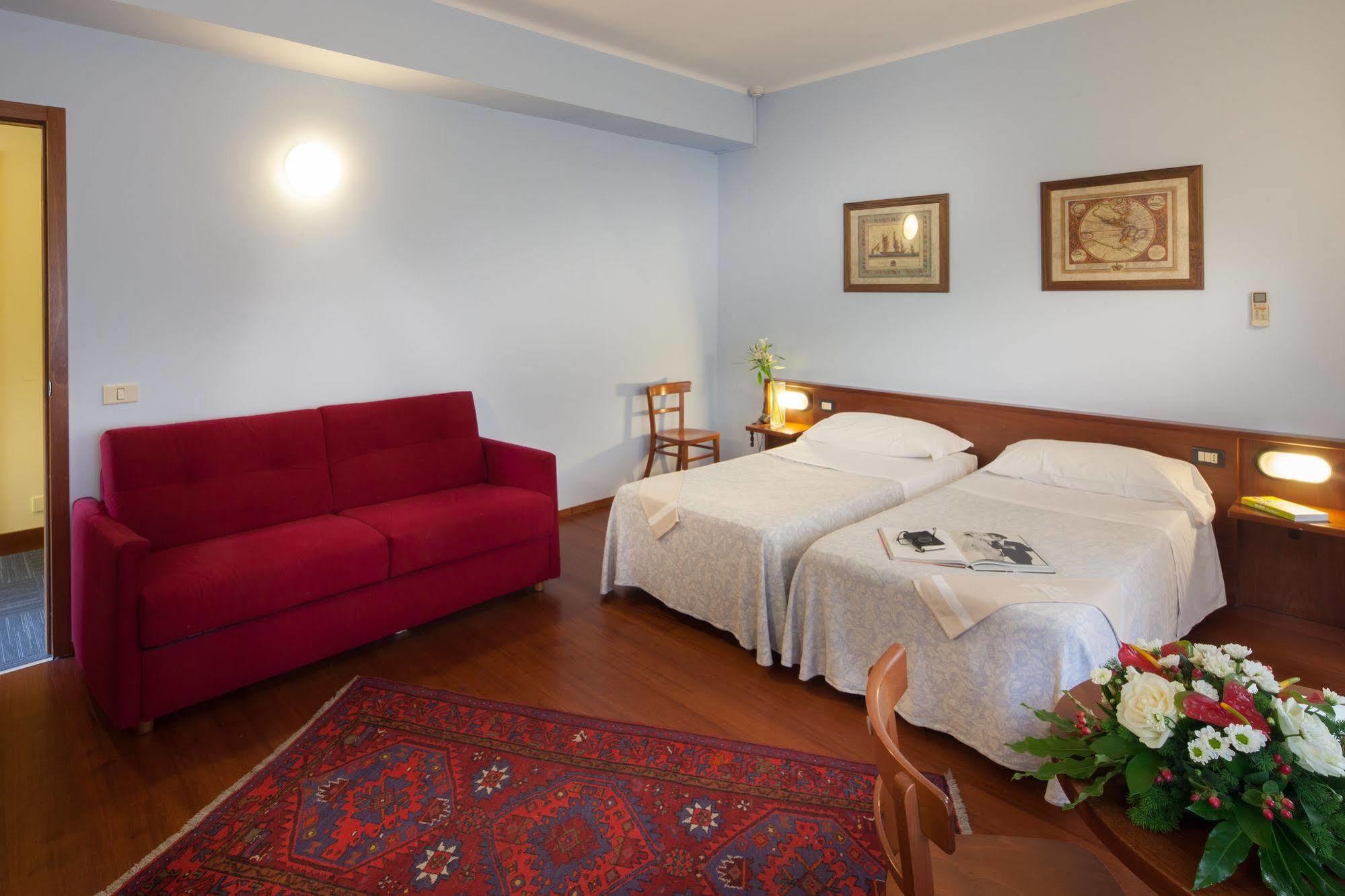 Hotel Mariani Єзі Екстер'єр фото