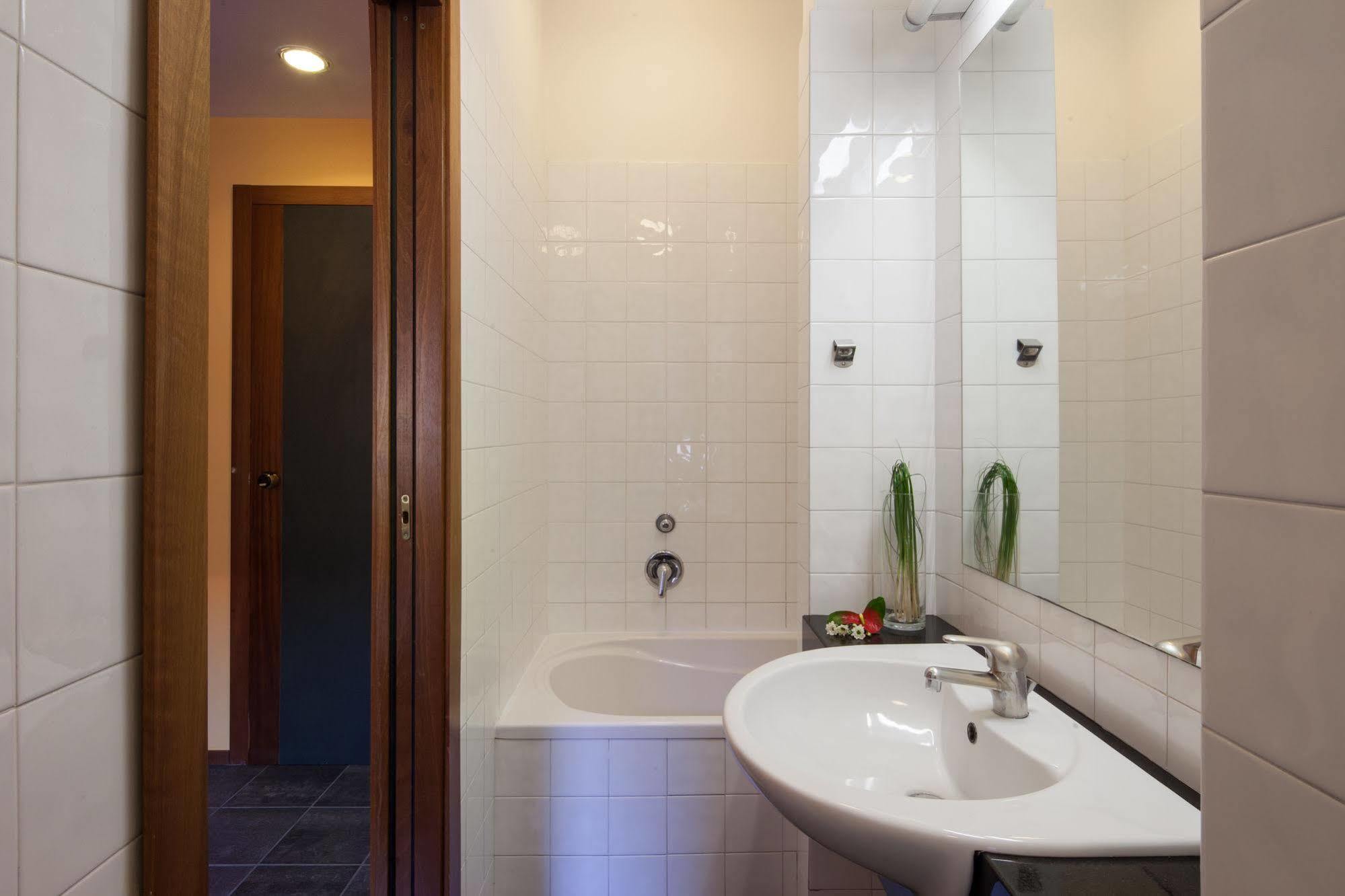 Hotel Mariani Єзі Екстер'єр фото