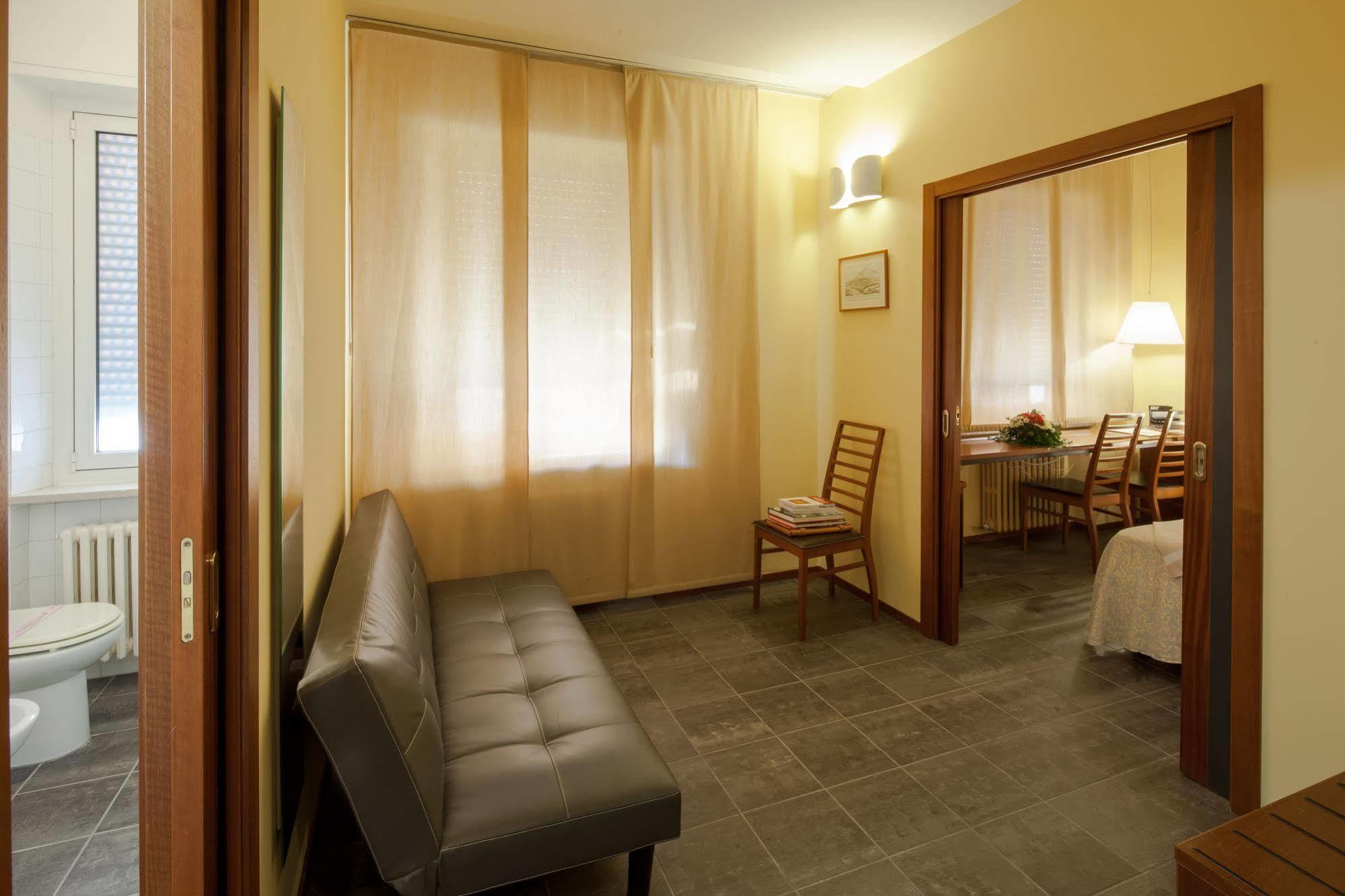 Hotel Mariani Єзі Екстер'єр фото