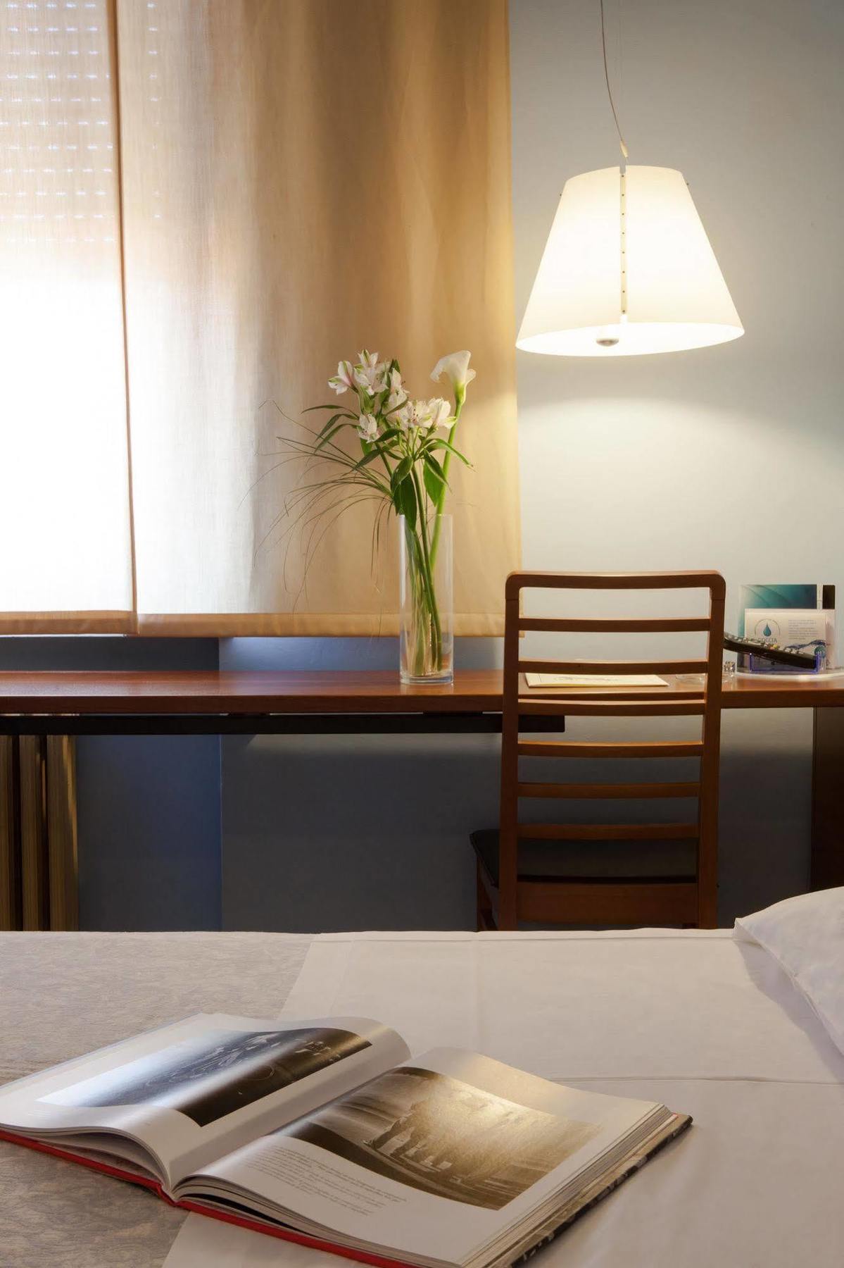 Hotel Mariani Єзі Екстер'єр фото